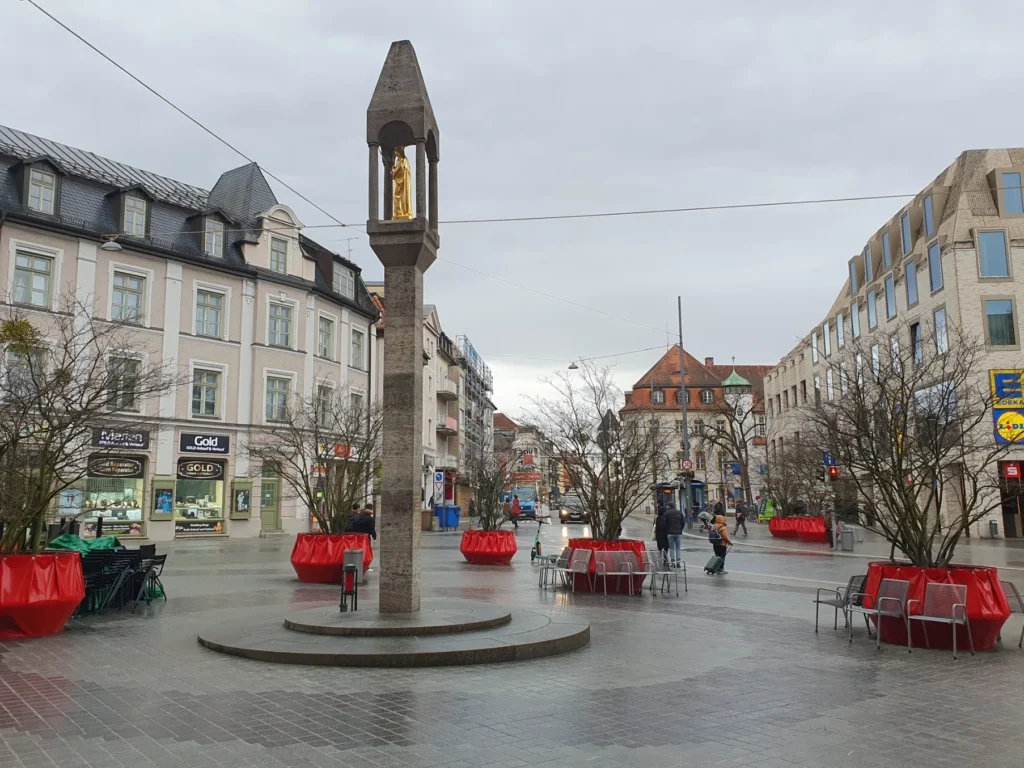 Pasinger Marienplatz mit Mariensäule