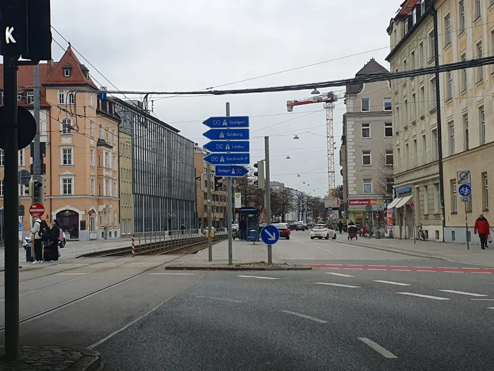 Neuhausen, Arnulfstraße in der Nähe der Donnersbergerbrücke