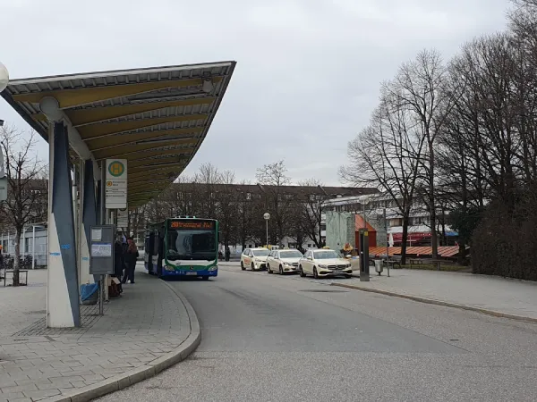 Bushaltestelle Schweizer Platz in München