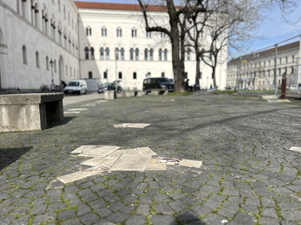 Mahnmal am Geschwister-Scholl-Platz in München-Maxvorstadt