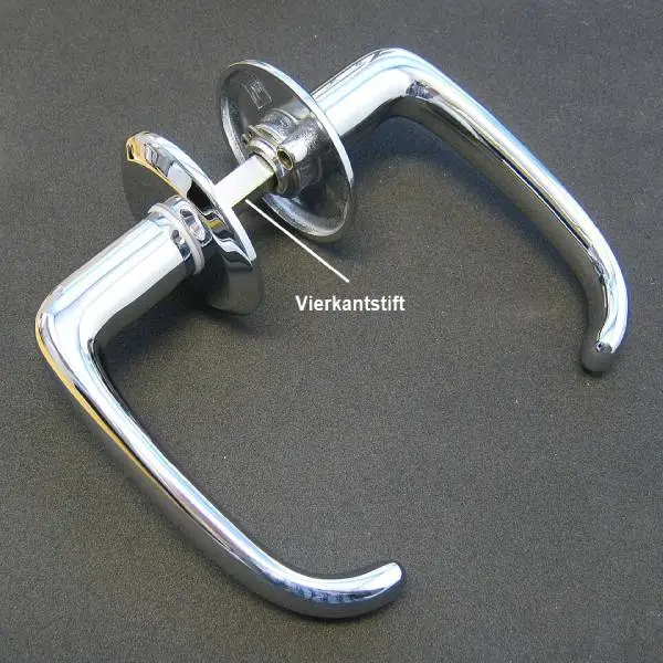 Vierkantstift an verchromten Türgriffen